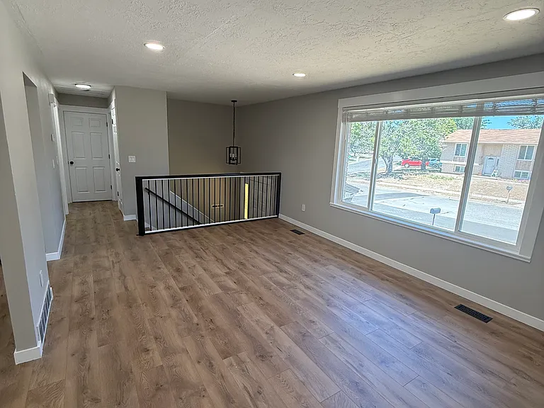 992 E Sunburn Ln — Photo 7