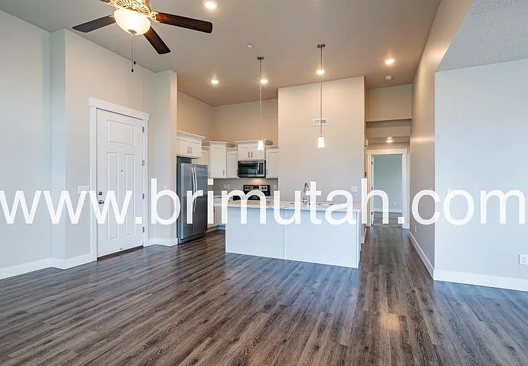 4645 S Locust Ln #10 — Photo 4