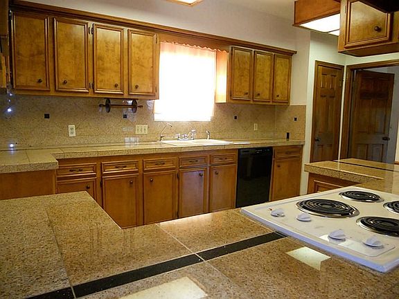 5th image of 1003 Horseshoe Dr