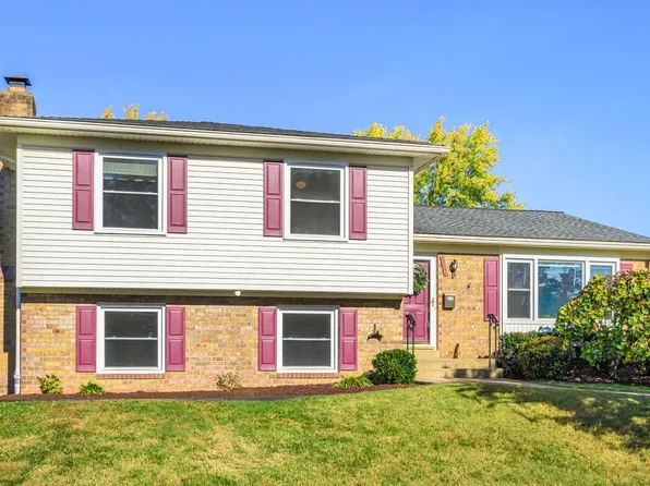 9810 Greenview Ln, Manassas, VA 20109