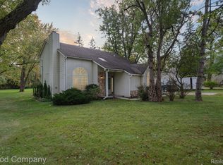 5757 Coomer Rd, West Bloomfield, MI 48324