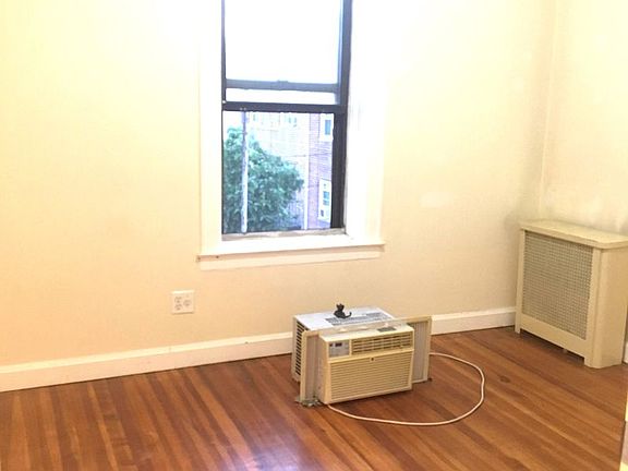 5th image of 2910 Astoria Blvd APT 11