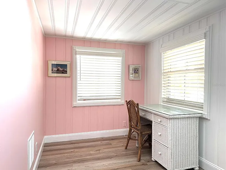 701 Broadway St — Photo 22