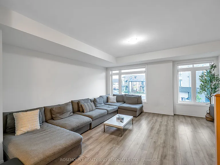 9 Esquire Way — Photo 6