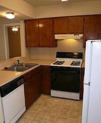 3rd image of 2118 Gaston Place Dr #B