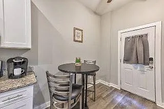 2 bed, 1.0 bath, 3046 sqft, $2,000 — Photo 2