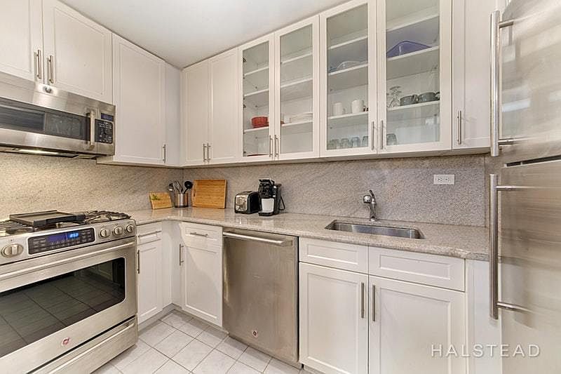 1st image of 165 W 66th St APT 11Z