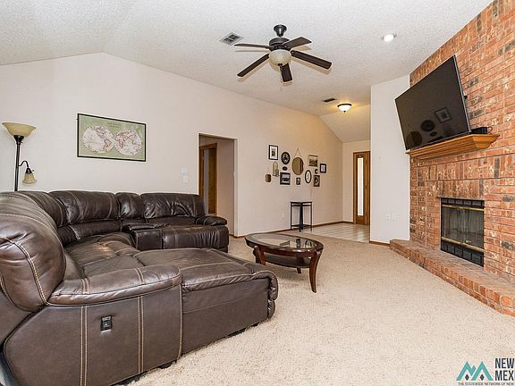 3rd image of 2205 Country Meadows Dr