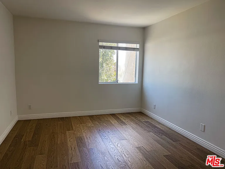 18307 Burbank Blvd #202 — Photo 8