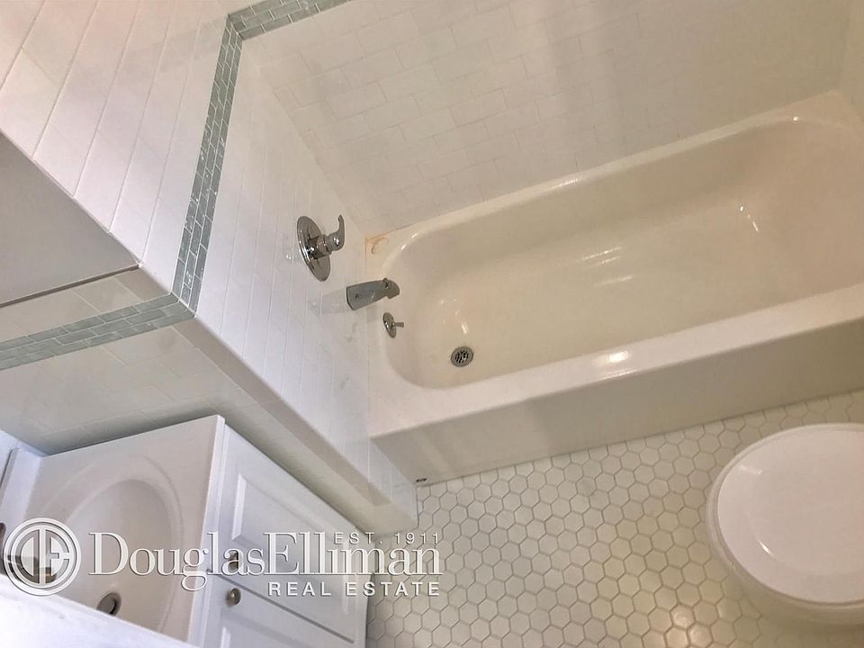 2nd image of 200 Sterling Pl APT 3K