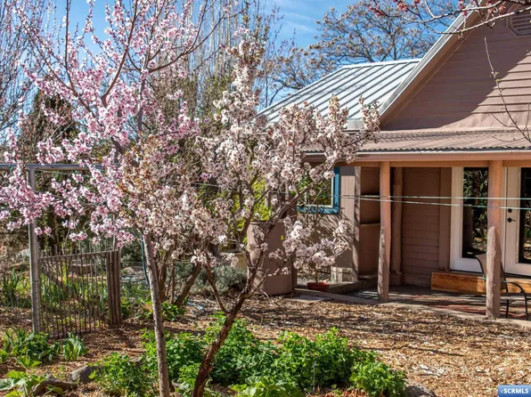 13 Main St, Pinos Altos, NM 88053