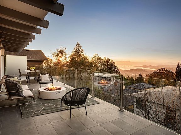 3rd image of 1468 Summit Rd