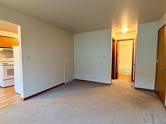 3rd image of 3200 NE 140th St APT 11