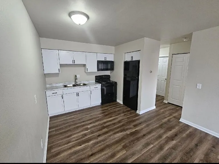 Heritage House Apartments — Photo 2