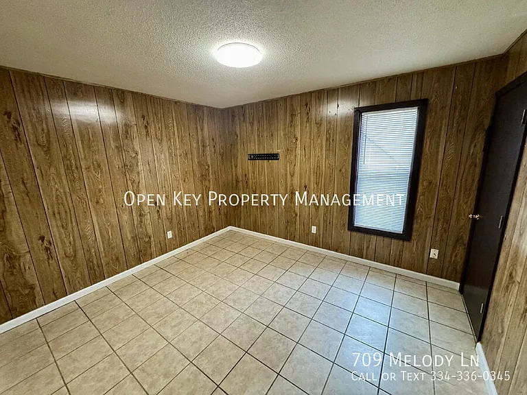 709 Melody Ln — Photo 8