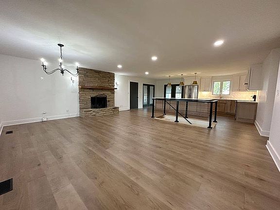 4th image of 846 Grey Ridge Rd