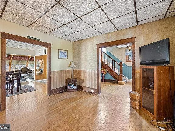 5th image of 620 Gilbert Rd