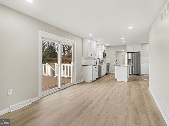 4th image of 752 Collina Dr