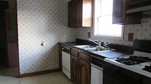 5th image of 221 E Fairfield Ave