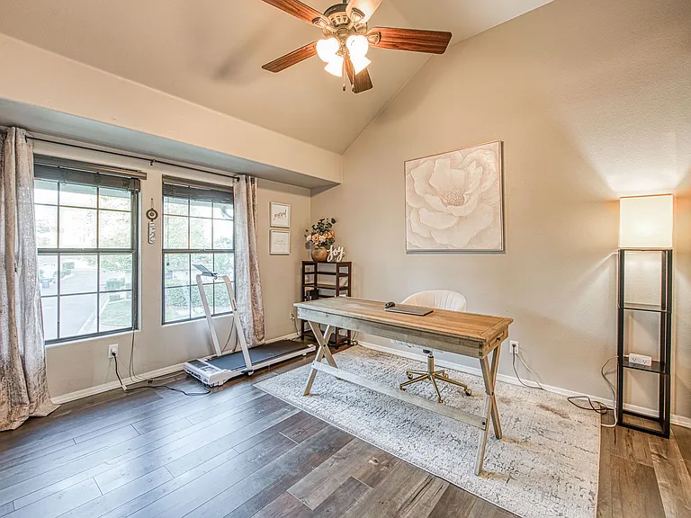921 E Foxhill Dr — Photo 20