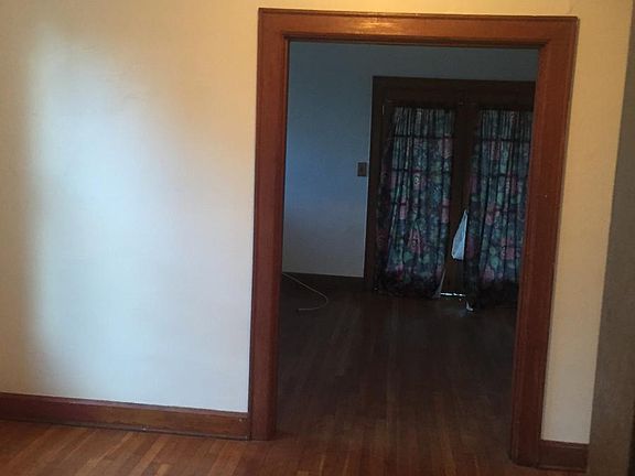 5th image of 3253 Indianola Ave