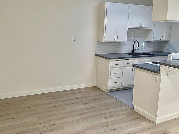 4th image of 2030 Holly Dr #6