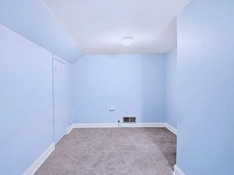 326 N 3rd St — Photo 12