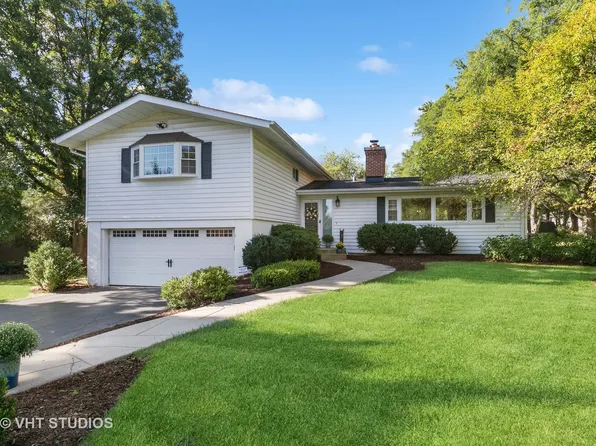 136 S Deerpath Rd, Barrington, IL 60010