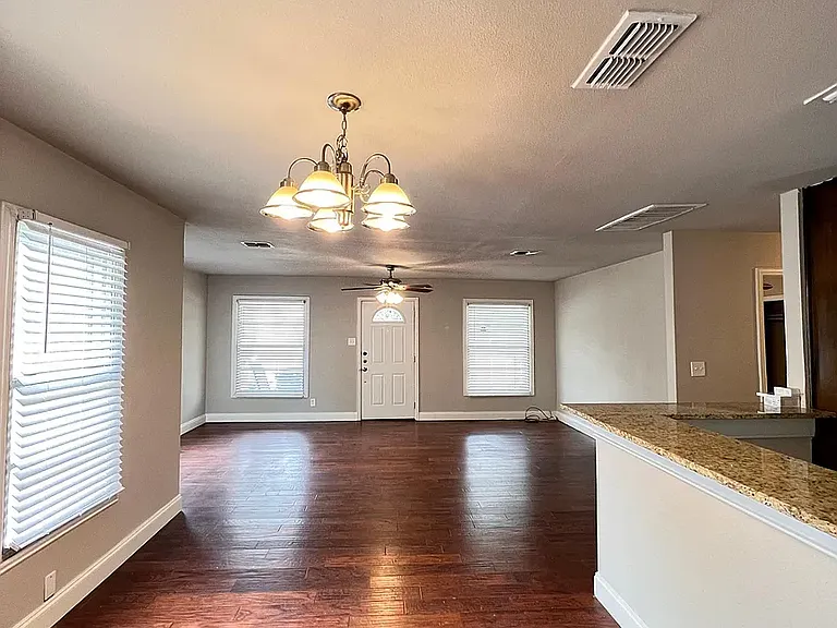 4048 Winfield Ave — Photo 3