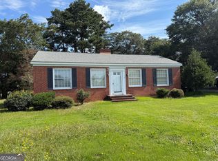 44 W Howell St, Hartwell, GA 30643