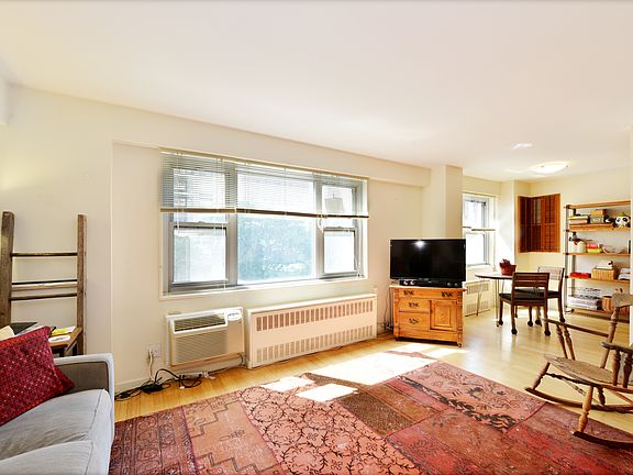 3rd image of 100 W 93rd St APT 3B