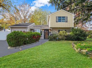 1046 Ocean Ave, Bay Shore, NY 11706