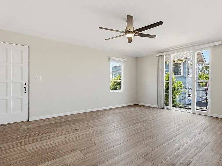 344-46 G Ave #D — Photo 8