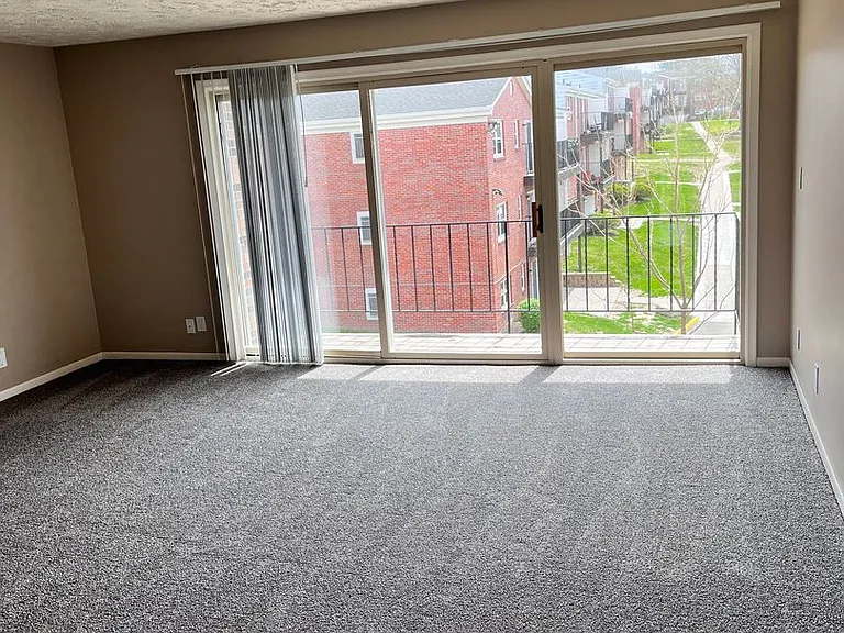 Bristol Square Apartments — Photo 157