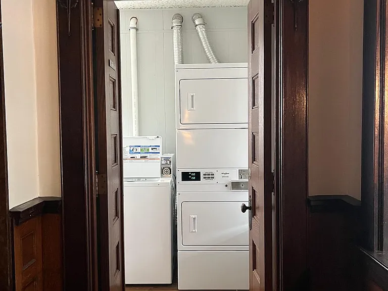 Common space: Laundry room