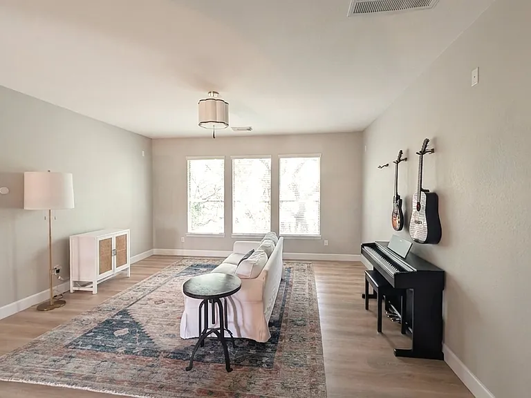Oversized upstairs bonus/loft with flexible space