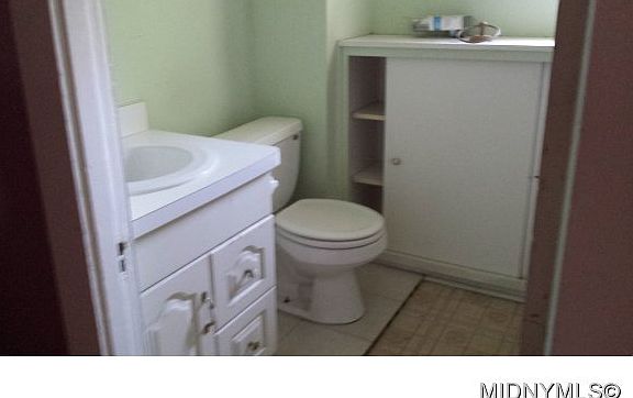 5th image of 163 Main St