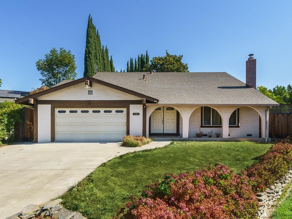 1st image of 206 Bahia Ct