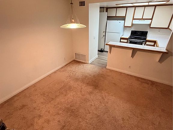 5th image of 352 Deerfield Ave #47