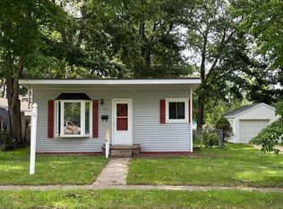 111 Prospect St, Plainwell, MI 49080