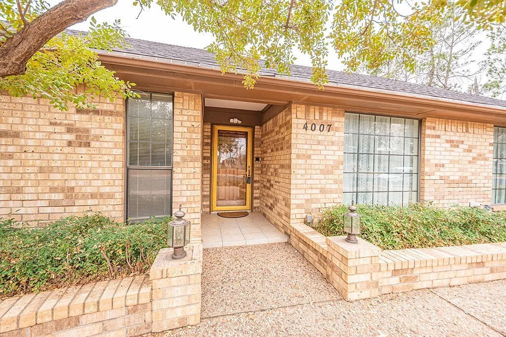 Building Photo - 4007 Crestridge Dr
