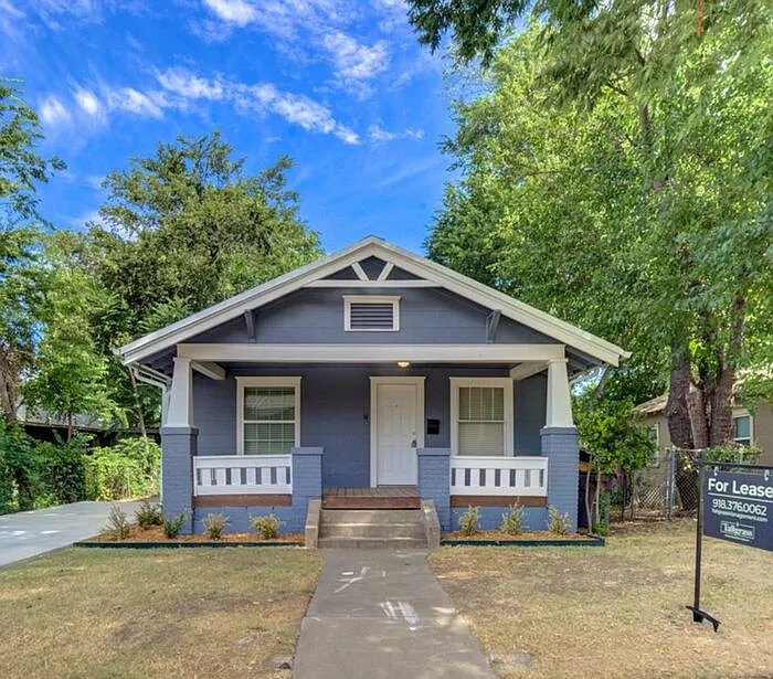 3 bed, 1.0 bath, 1142 sqft, $1,625 — Photo 2