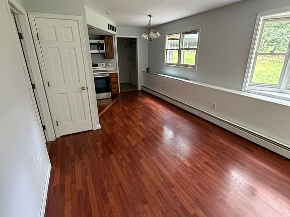 4th image of 909 Mapledale Rd #1