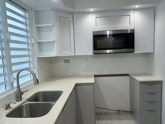4th image of Urb El Cortijo Calle 19 Blq #6