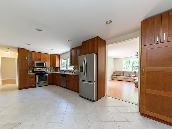 4th image of 3328 N Ellen Dr