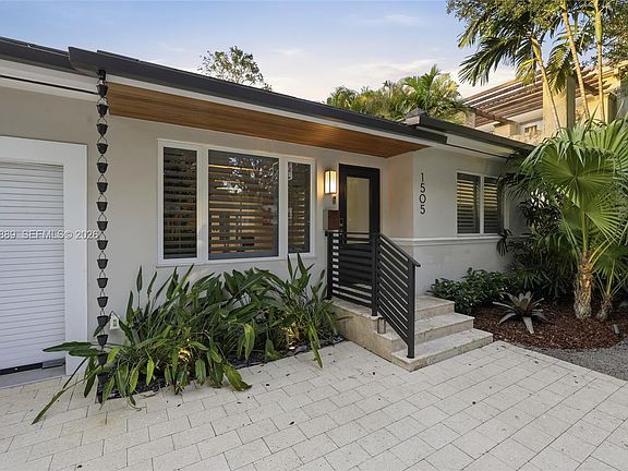 2nd image of 1505 Robbia Ave