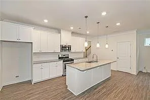 4 bed, 2.5 bath, 1979 sqft, $2,400 — Photo 4