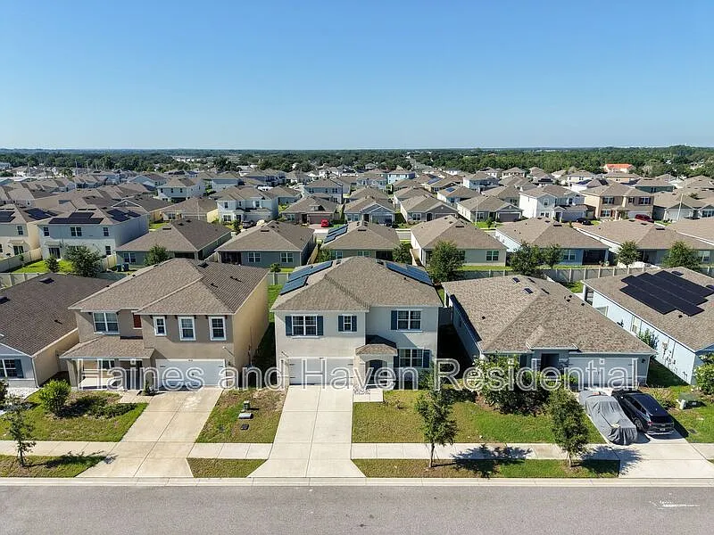 5 bed, 3.0 bath, 2696 sqft, $2,100 — Photo 2