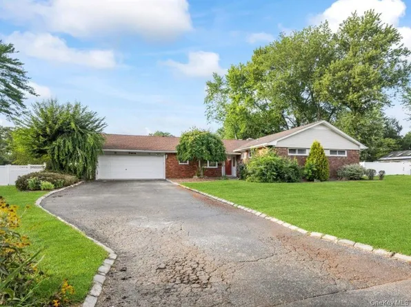 4 Marshmallow Drive, Commack, NY 11725