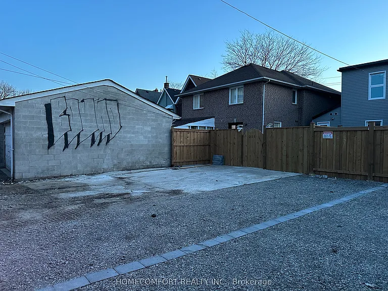 211 Osler St #LOWER — Photo 17